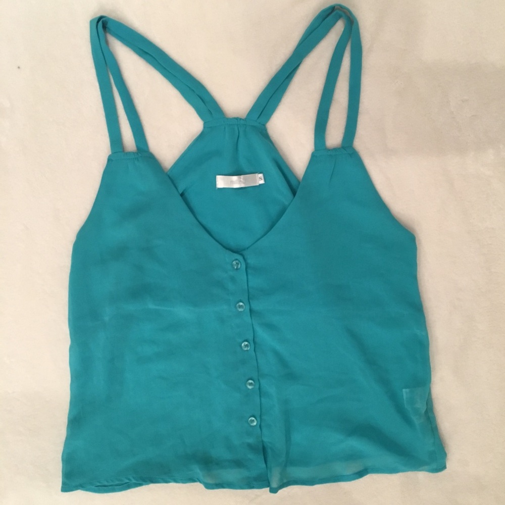Cute teal top. Looks great with white pants!